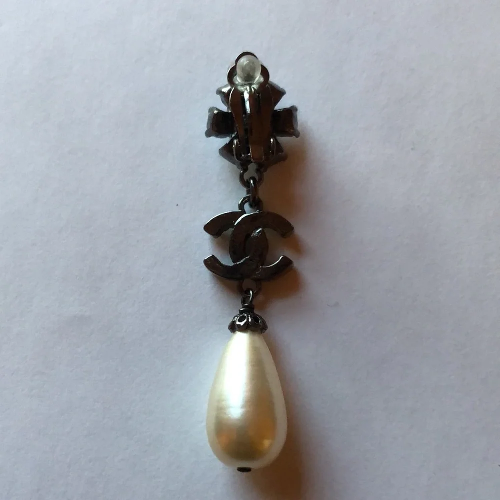 Chanel Faux Diamond Pearl Drop  Clip Silver Tone  Rhinestone Earrings - Picture 3 of 5